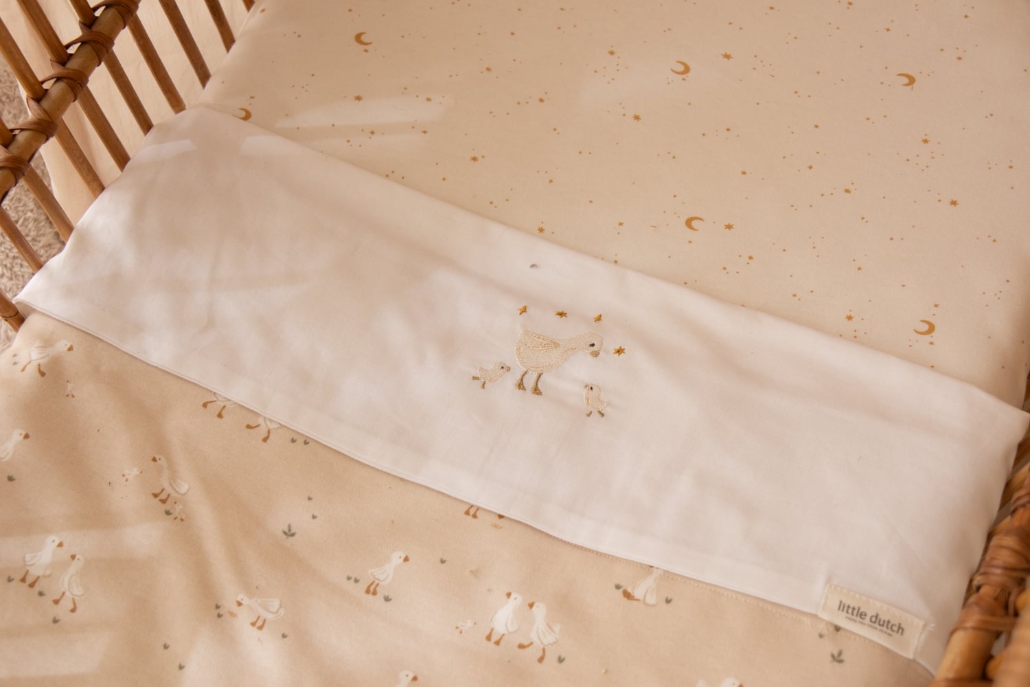 Little Dutch Hoeslaken Wieg Moon & Stars 40x80 | Wit Little Dutch Hoeslaken Wieg Moon & Stars 40x80 | Wit