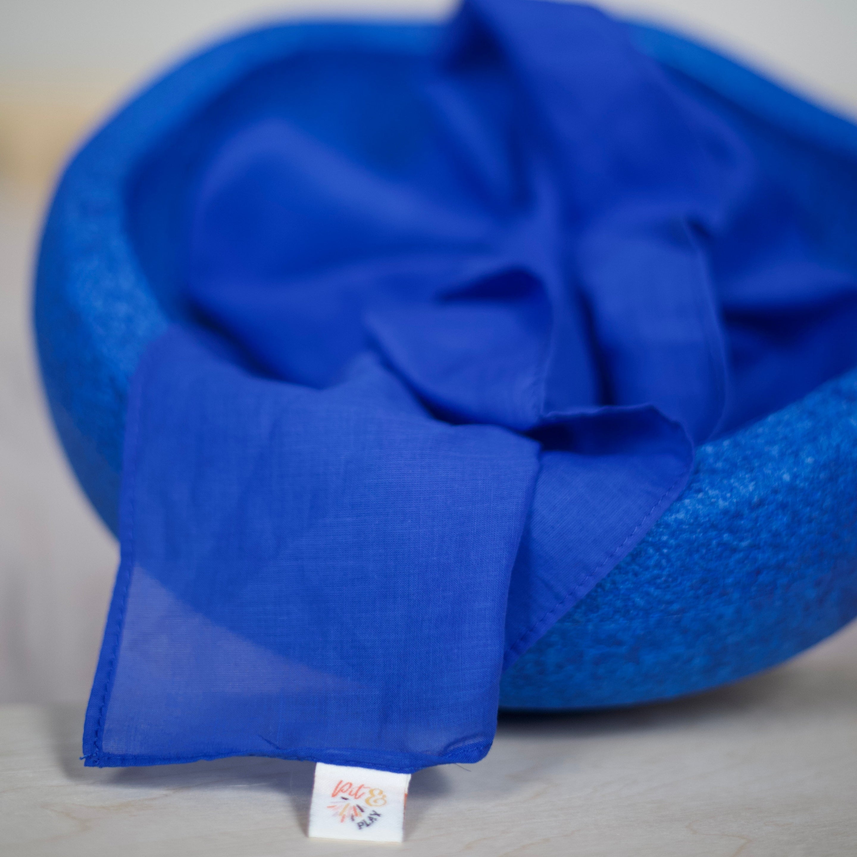 Pit & Play Regenboog Speeldoek 48x48cm | Blauw Pit & Play Regenboog Speeldoek 48x48cm | Blauw