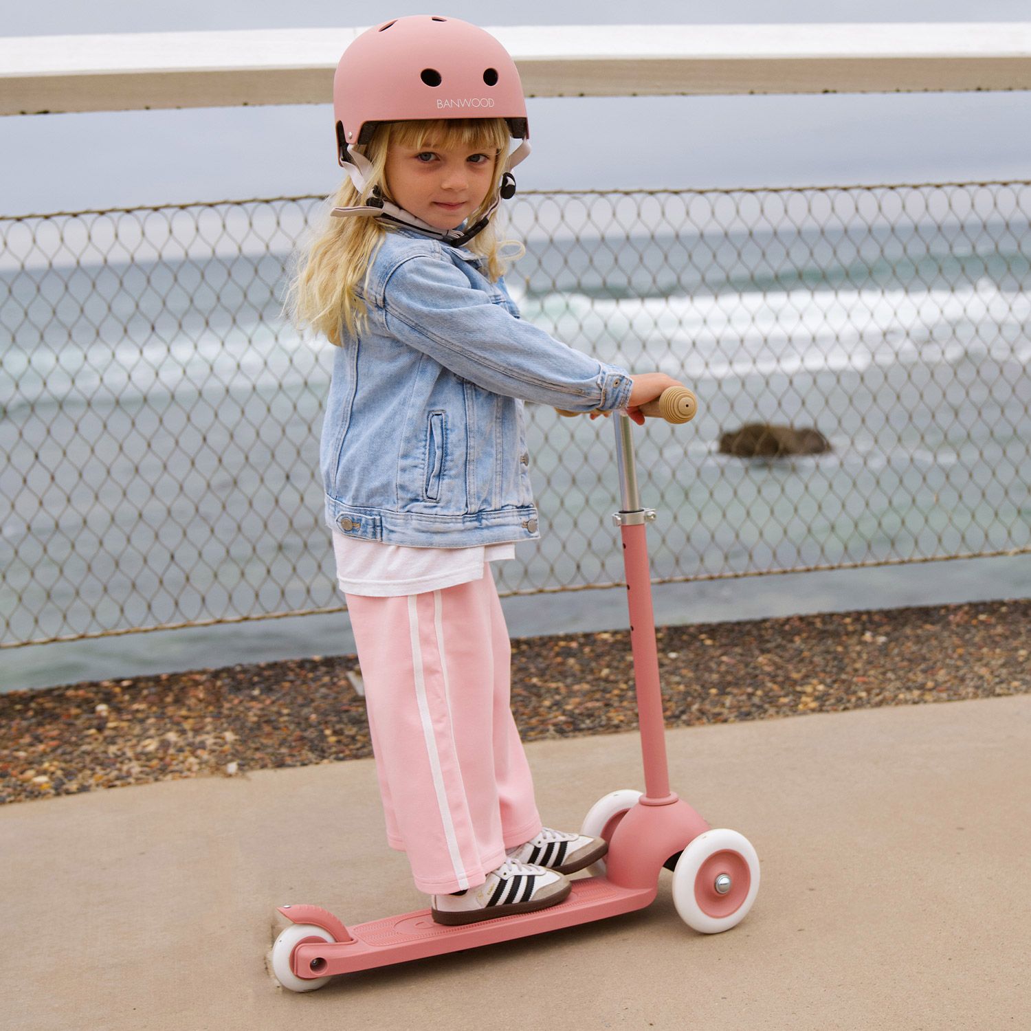 Banwood Fietshelm | Raspberry Banwood Fietshelm | Raspberry