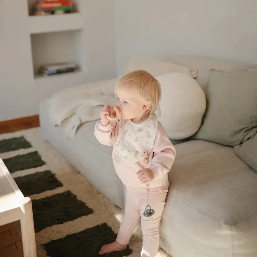 Mushie Muslin Bib Slab 2-Pack | Blush/Pink Floral Mushie Muslin Bib Slab 2-Pack | Blush/Pink Floral