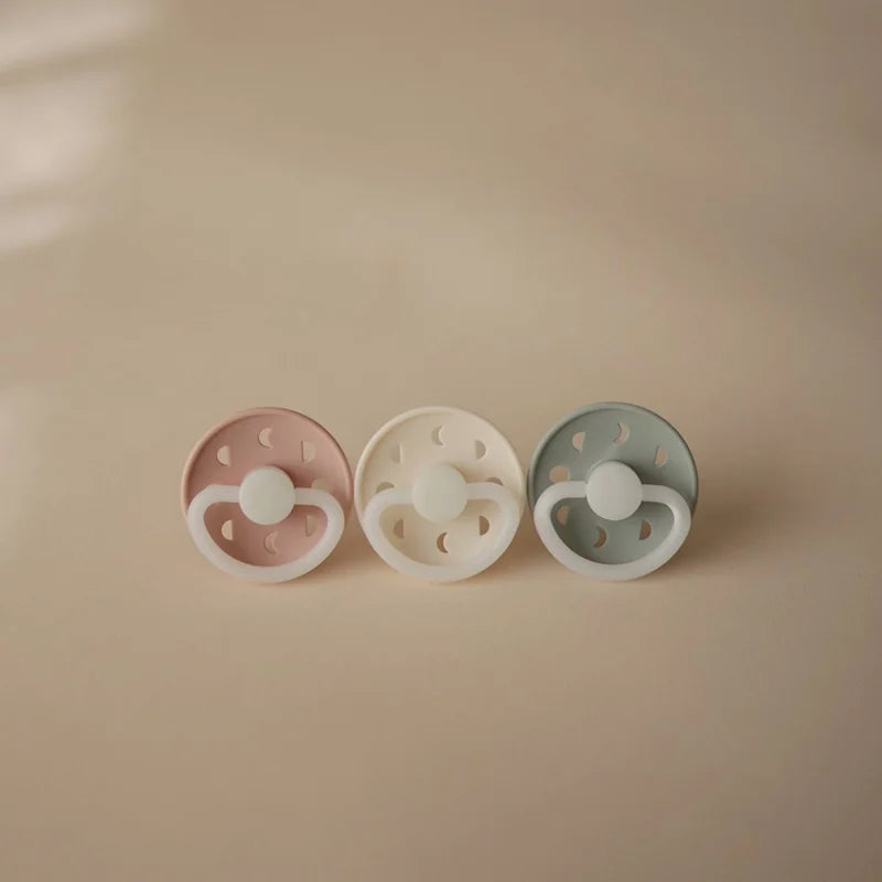 * Frigg Moon Latex Fopspeen 0-6M | Blush Night * Frigg Moon Latex Fopspeen 0-6M | Blush Night