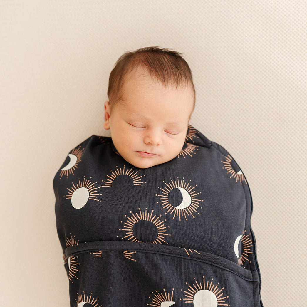 Puckababy Piep Inbakerslaapzak 0-3M | Eclipse Night Puckababy Piep Inbakerslaapzak 0-3M | Eclipse Night