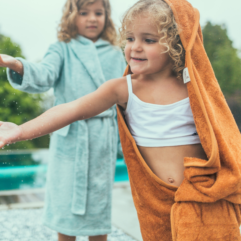 Timboo Badcape Bamboo 95x95cm | Daisy White Timboo Badcape Bamboo 95x95cm | Daisy White