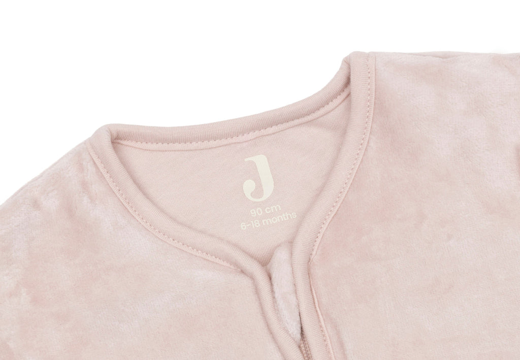 Jollein velvet slaapzak Silk Rose 90 cm met veilige rits, verkrijgbaar bij De Gele Flamingo.