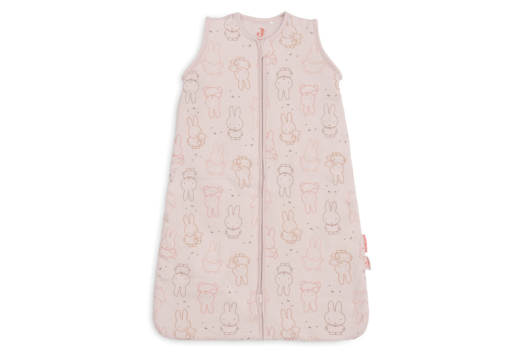 Detailfoto van de Miffy Moments print in Silk Rose op de Jollein babyslaapzak, te koop bij De Gele Flamingo