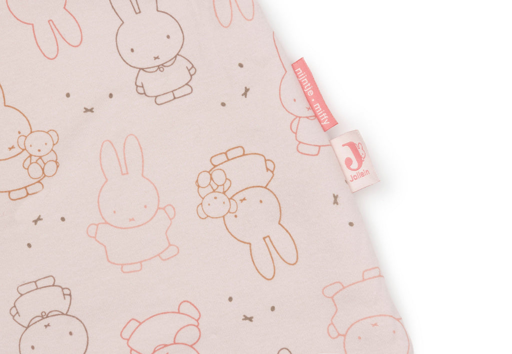 Jollein babyslaapzak Miffy Moments Silk Rose, detail van de afritsbare mouw van katoen, De Gele Flamingo