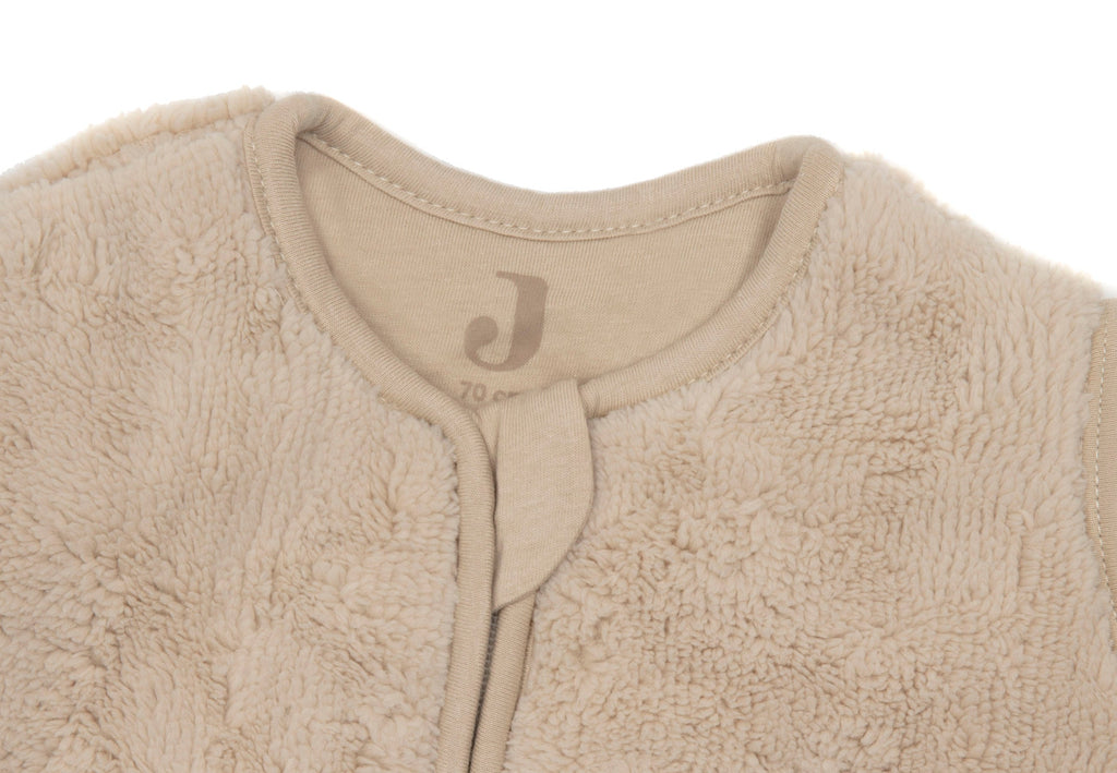 Close-up van de veilige rits van de Jollein Fluffy slaapzak Sand, katoenen voering, babyslaapzak De Gele Flamingo