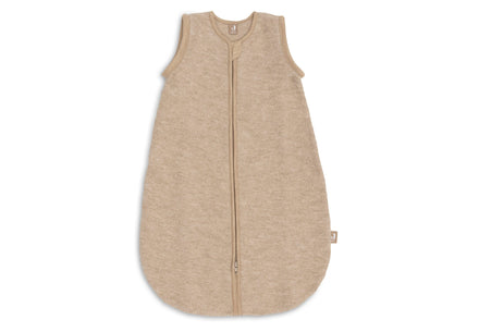 Detailfoto van het gevilte merino wol van de Jollein babyslaapzak Natural, verkrijgbaar bij De Gele Flamingo