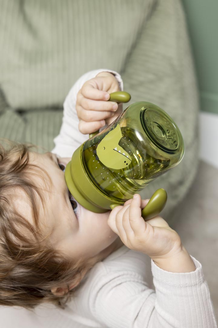 Trixie Tritan Drinkbeker Met Handvaten 240ml  +6m | Mr. Dino