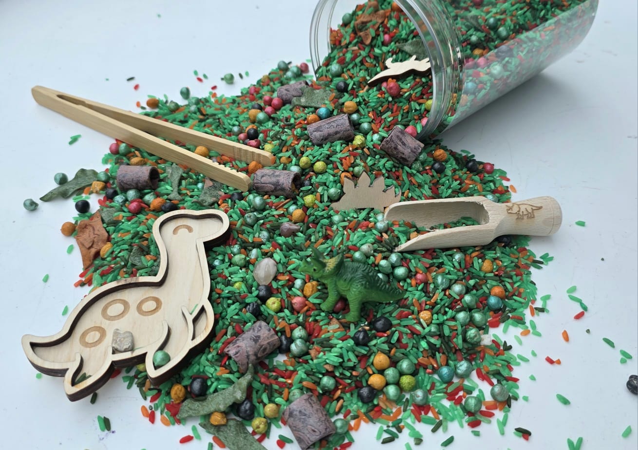 SensoryFun Speelrijst Mix Pour And Play 1.2kg | Dino