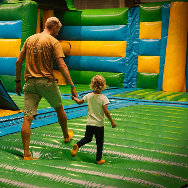 TICKET 🥳 Exclusief kinderfeest De Gele Flamingo @Airworld 2025