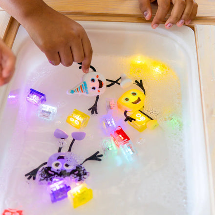 Glo Pals Light Up Sensory Toy Badspeeltje Party Pal Character