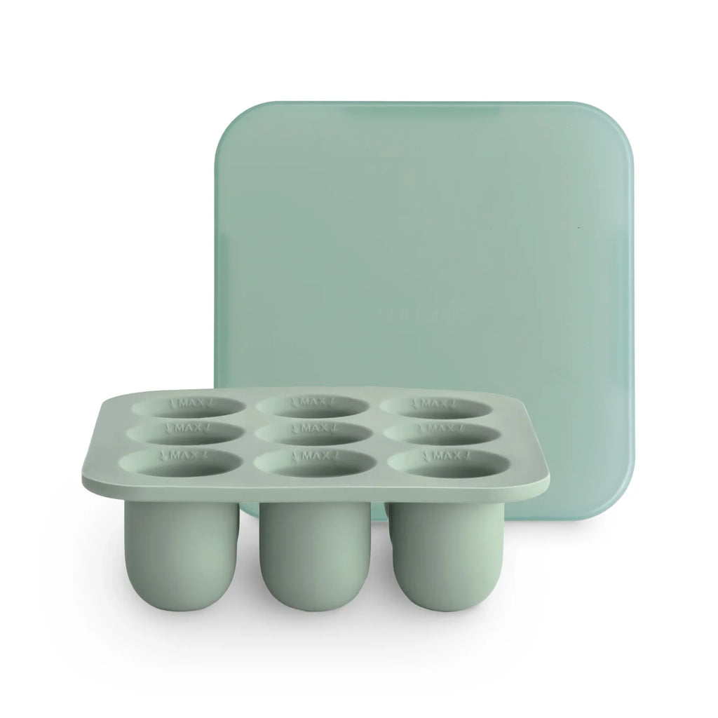 Mushie Diepvries Tray Feeder | Cambridge Blue