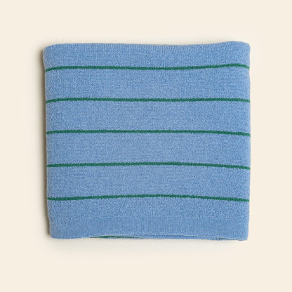 Hvid Harry babydeken in Light Blue en Grass van 100% extra fijne merinowol, te koop bij De Gele Flamingo
