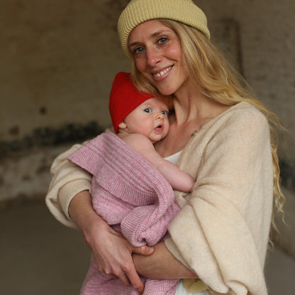 Hvid Kiki babydeken in Cotton Candy roze van 100% merino lamswol, bij De Gele Flamingo