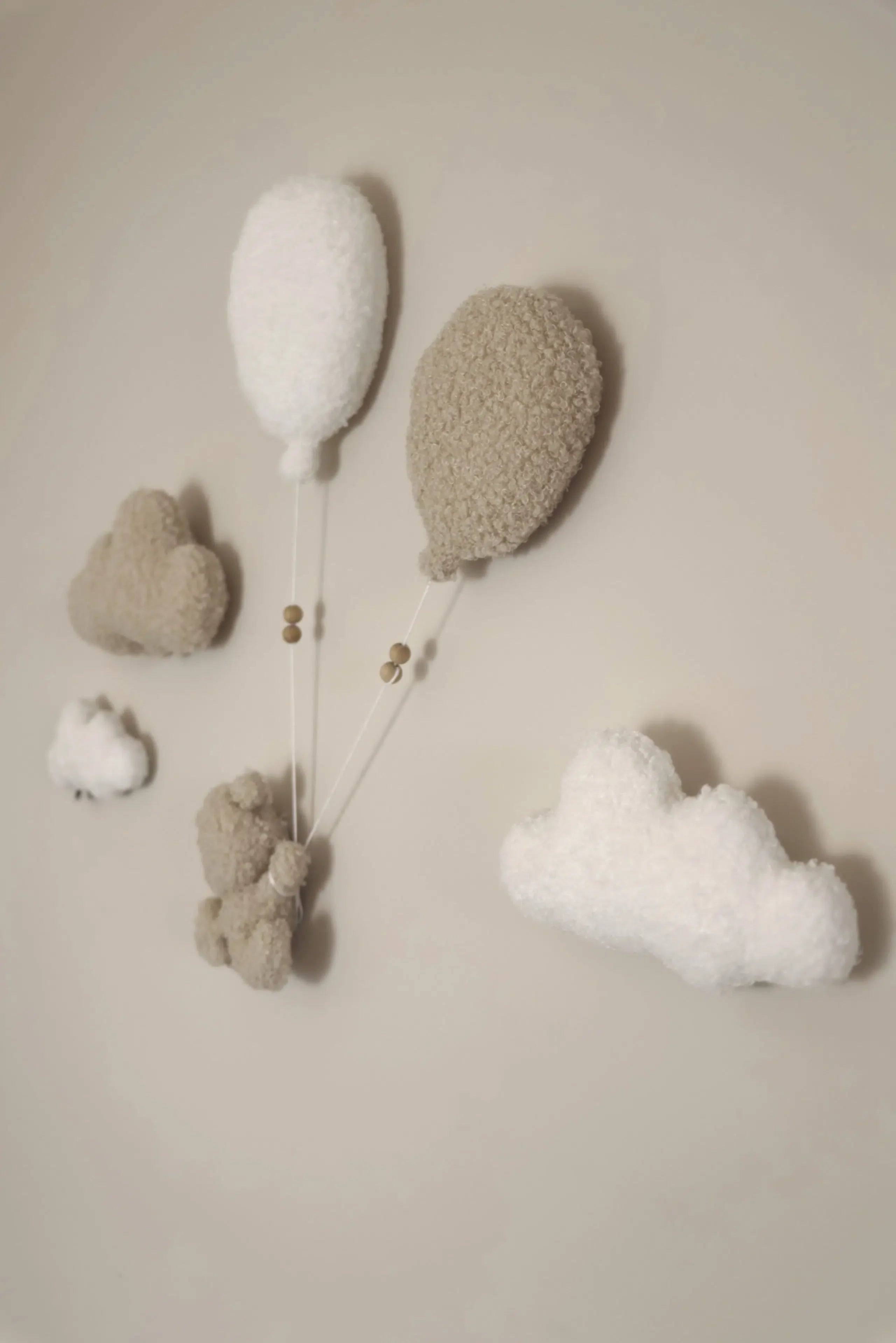 Little Loua Bouclé ballonnen wanddecoratie | wit of beige