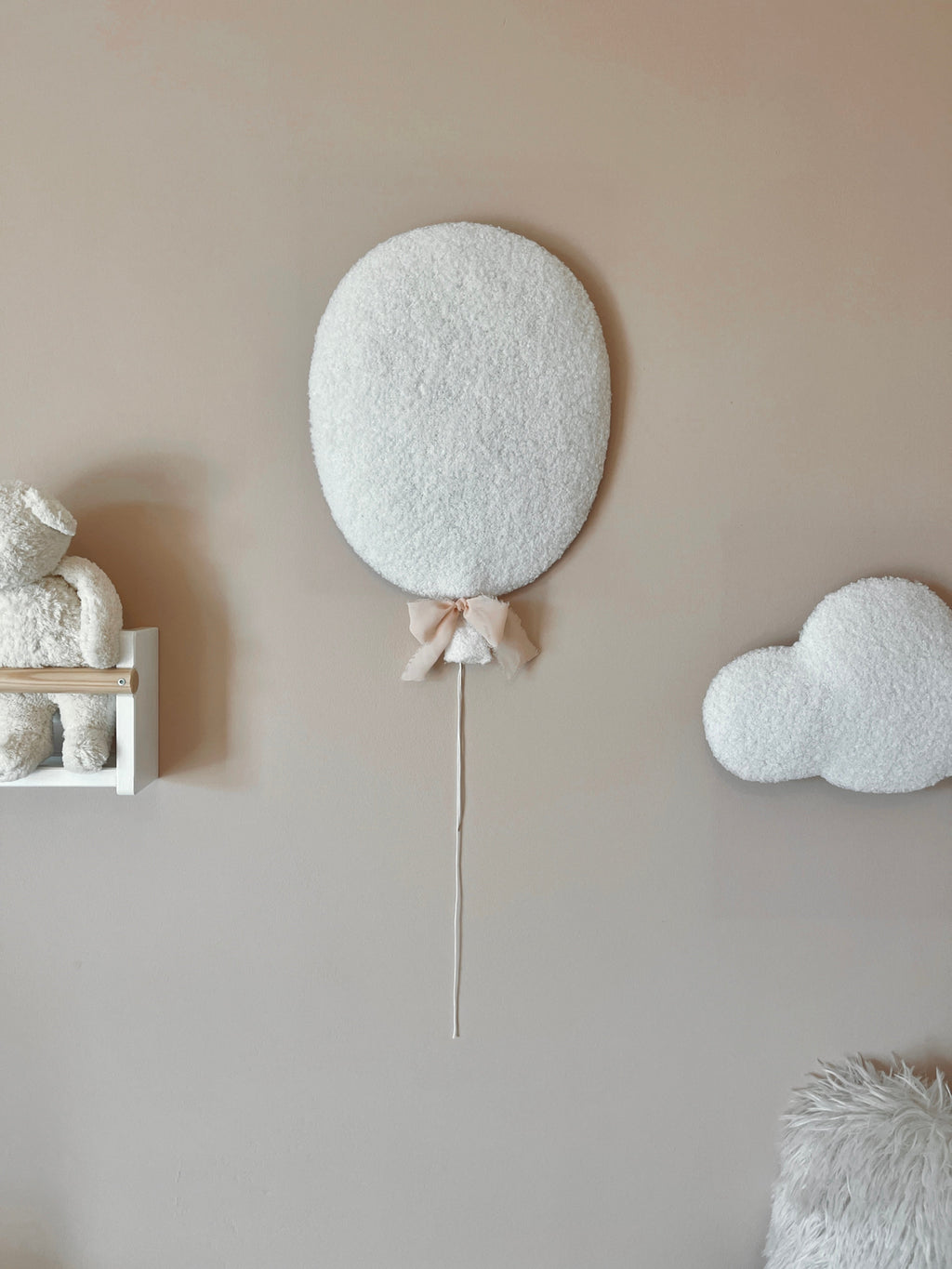 Little Loua Bouclé ballonnen wanddecoratie | wit of beige