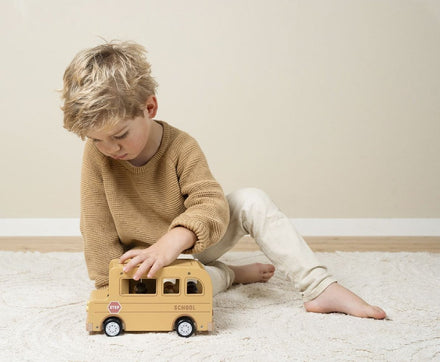 Little Dutch Schoolbus Met Poppetjes