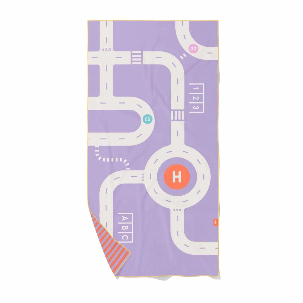 Quut Play Towel Strandhanddoek Extra Large | On The Road Roze 140x70 cm