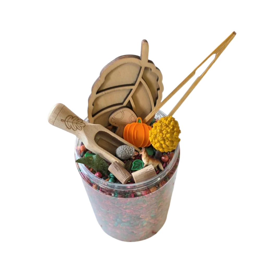 SensoryFun Speelrijst Mix PourAndPlay Into the woods, 1,2 kg sensory play bij De Gele Flamingo