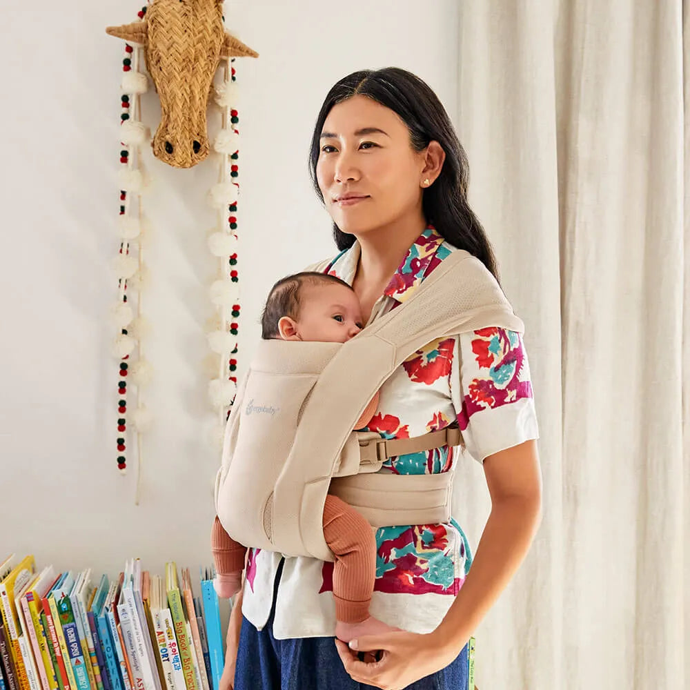 Ergobaby Baby Draagzak/Doek Embrace Soft Mesh | Cream - UIT GAMMA
