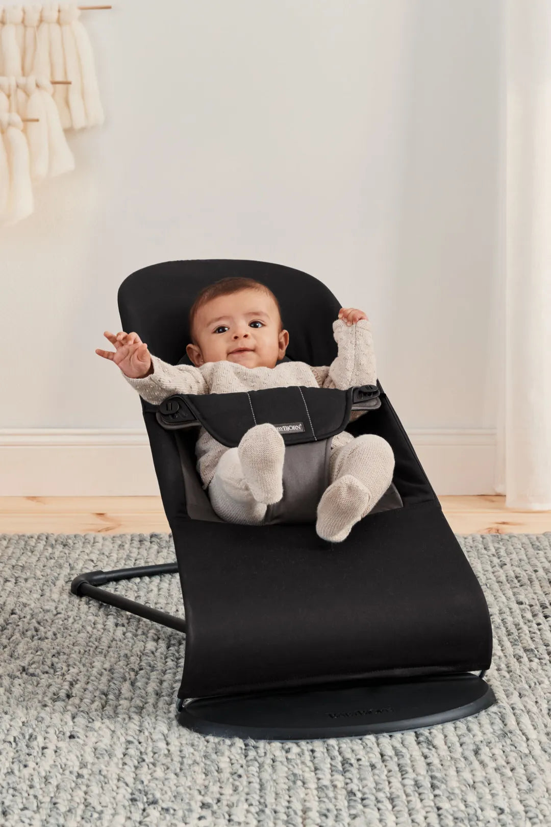 Babybjörn Wipstoeltje Balance Soft Mesh Baby Bouncer | Donkergrijs