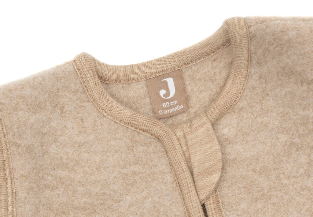 Jollein babyslaapzak Merino Wol Natural met afritsbare mouwen, verkrijgbaar bij De Gele Flamingo.