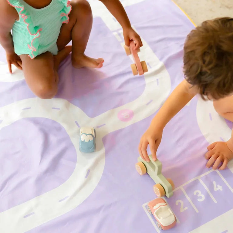 Quut Play Towel Strandhanddoek Extra Large | On The Road Roze 140x70 cm