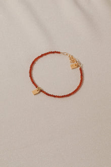 Galore Armband Birthstone July Carnelian & Tag | Goud