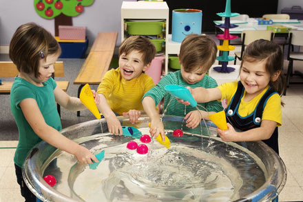 * Quut Cuppi | Lagoon Green + Cherry red Ball