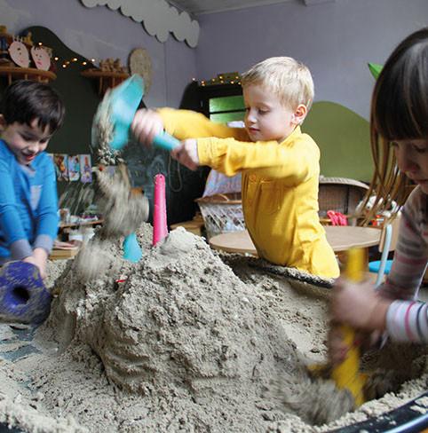Quut multifunctioneel strandspeelgoed - Triplet Green - DE GELE FLAMINGO - Kids concept store 